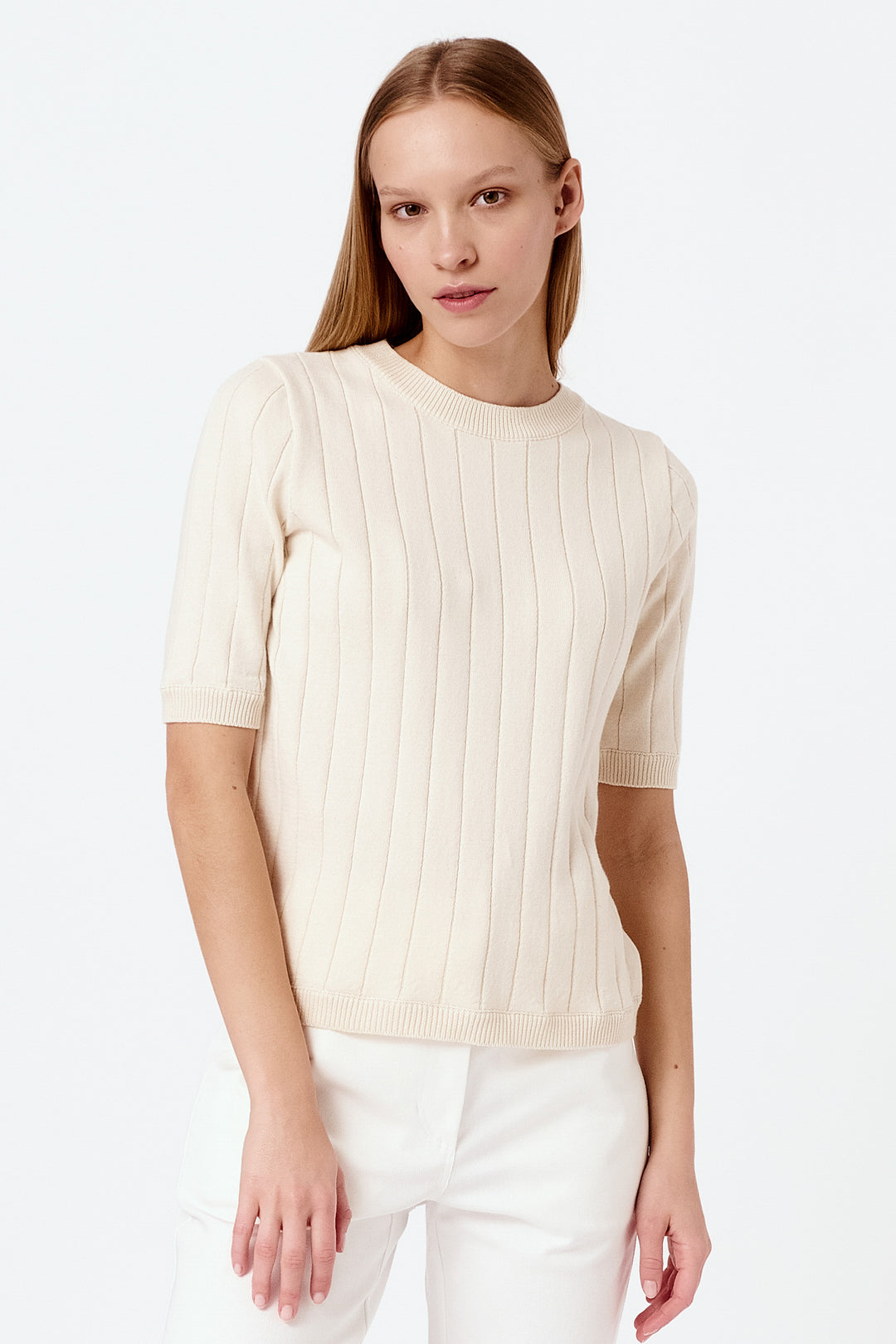Knitted ribbed short-sleeved top