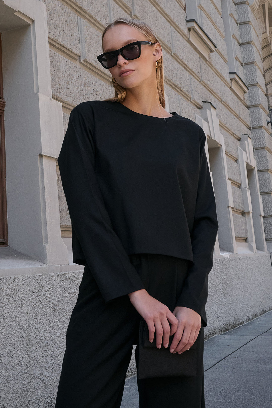 Cropped long-sleeved blouse