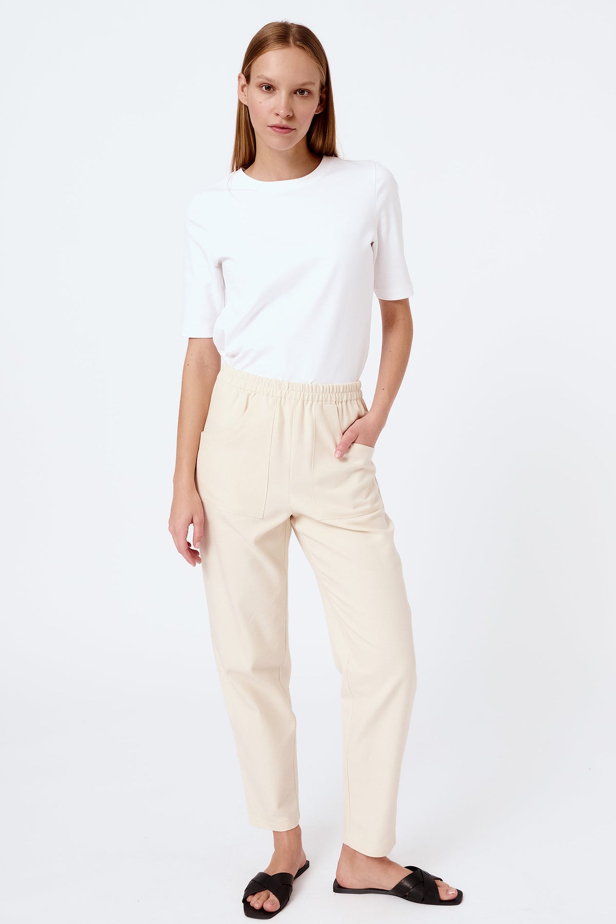 Front detail long trousers – Mila.Vert