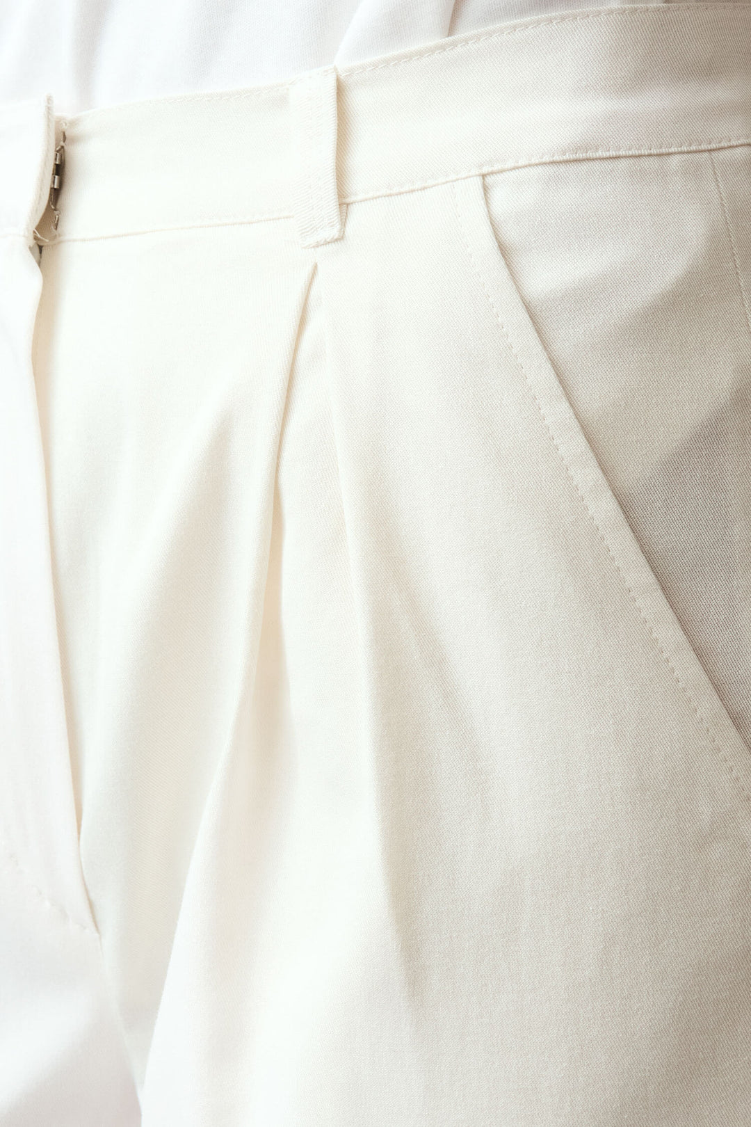 High-waisted pleat trousers