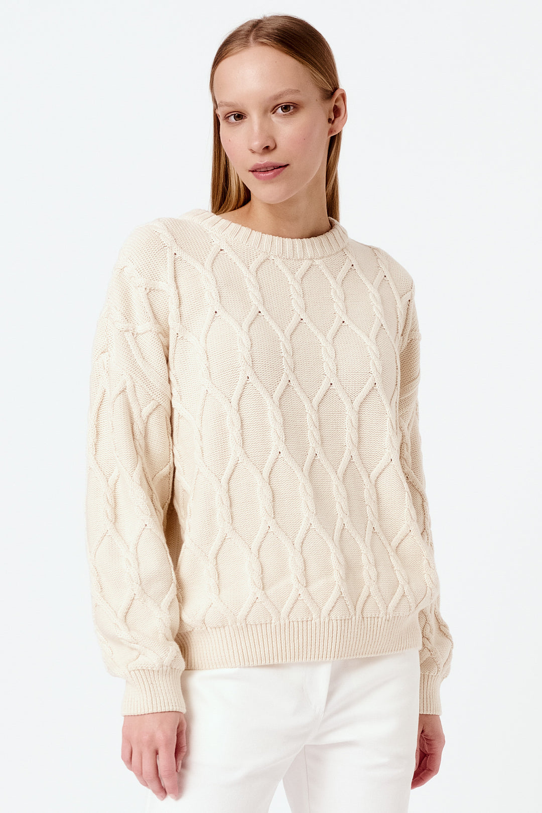 Knitted cable-knit pullover