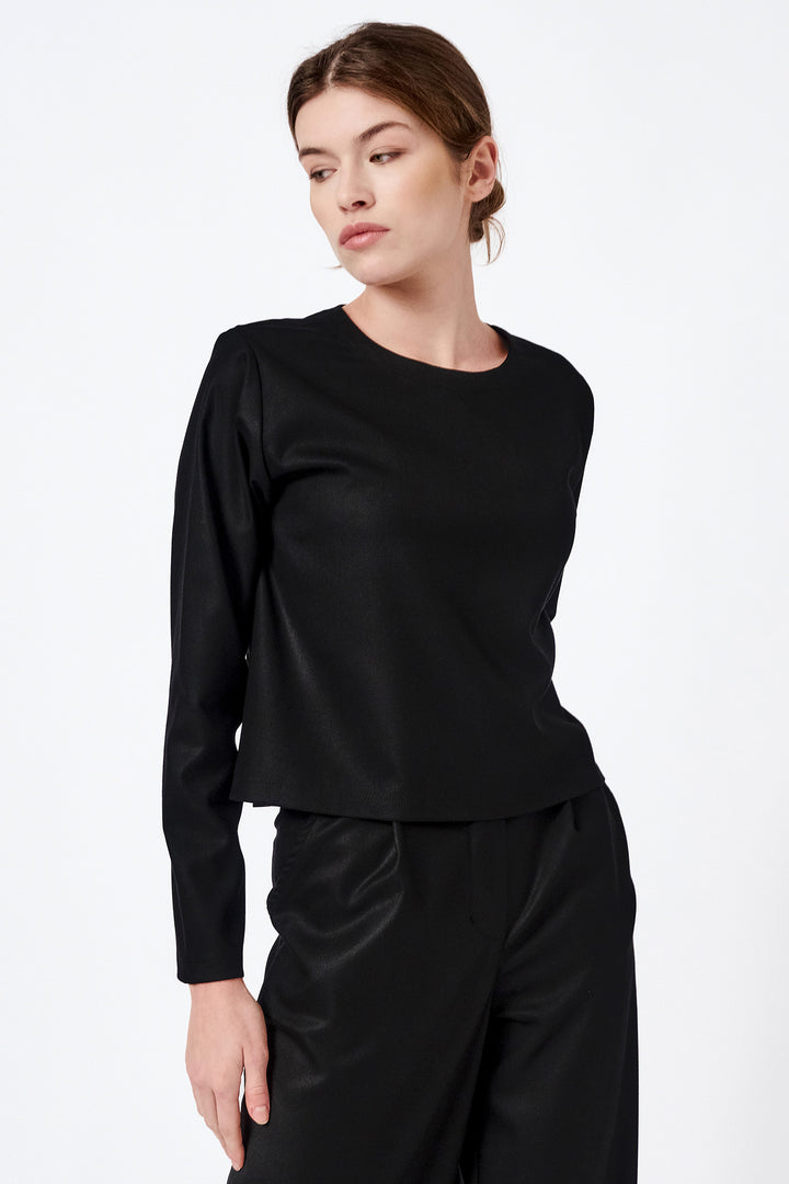 Cropped long-sleeved blouse