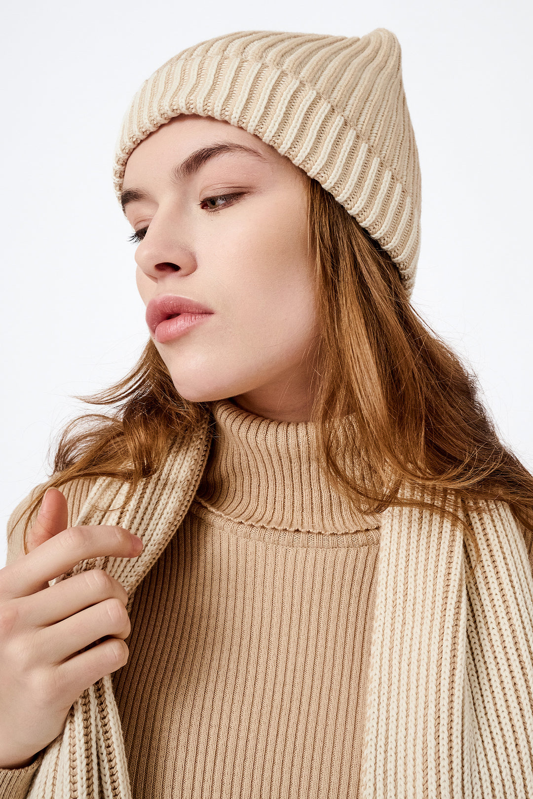 Knitted two-tone hat