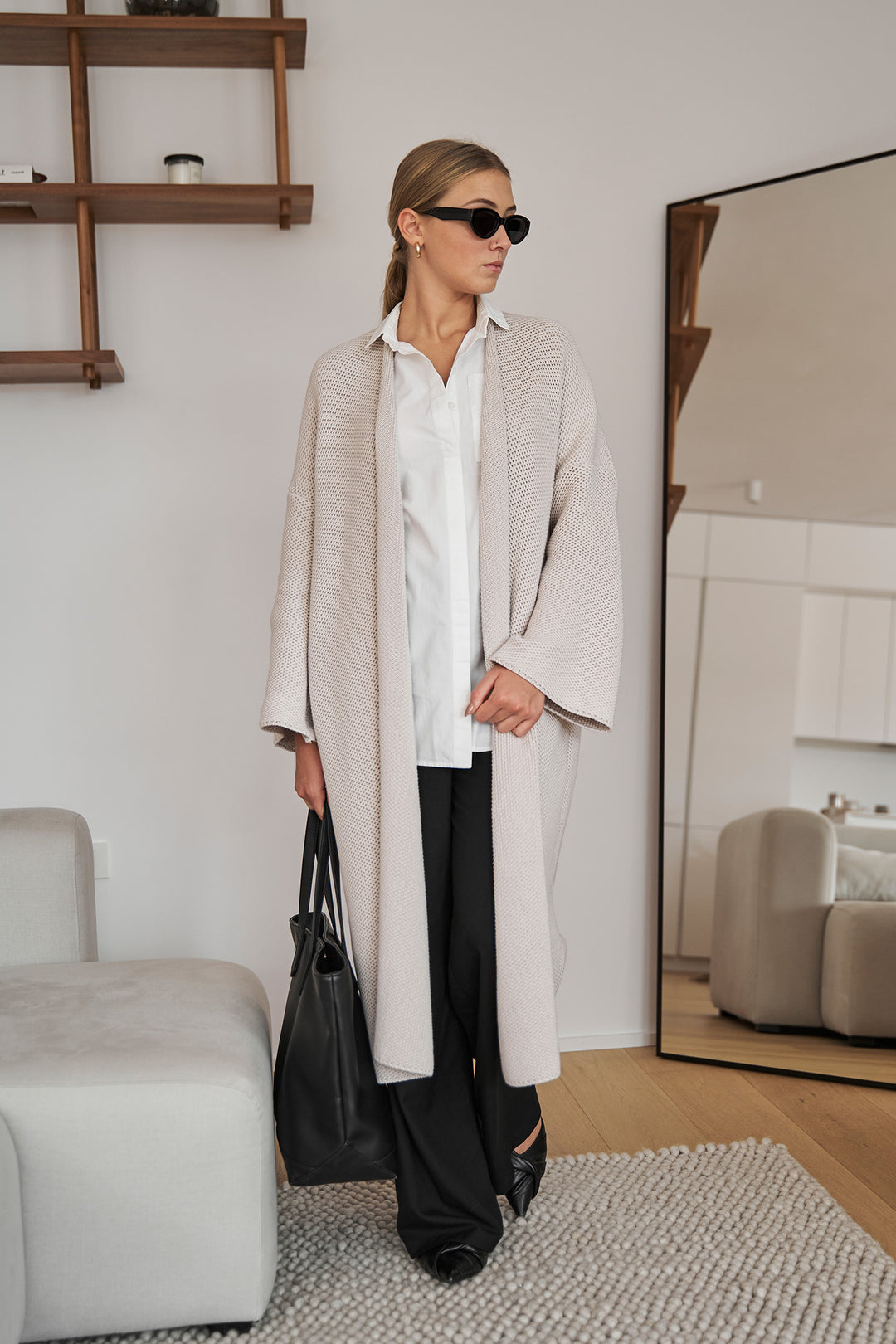 Gestrickter Pinpoint-Cardigan-Mantel in Schwarz