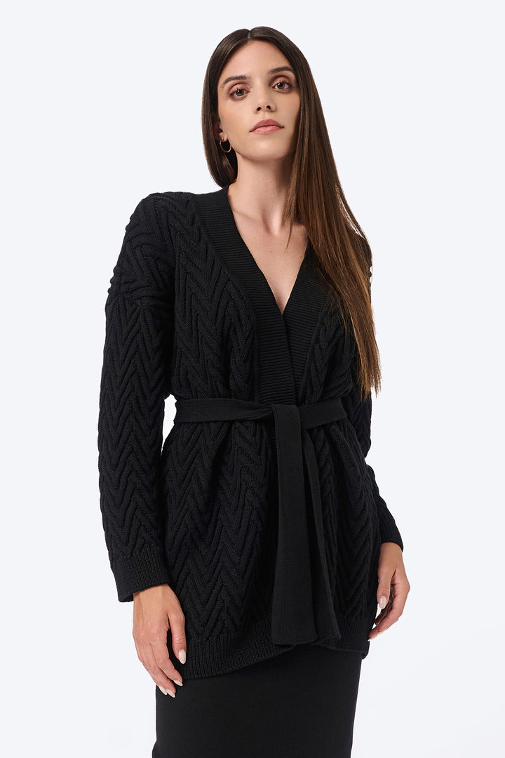 Gestrickte lange Fischgrat-Linien-Strickjacke