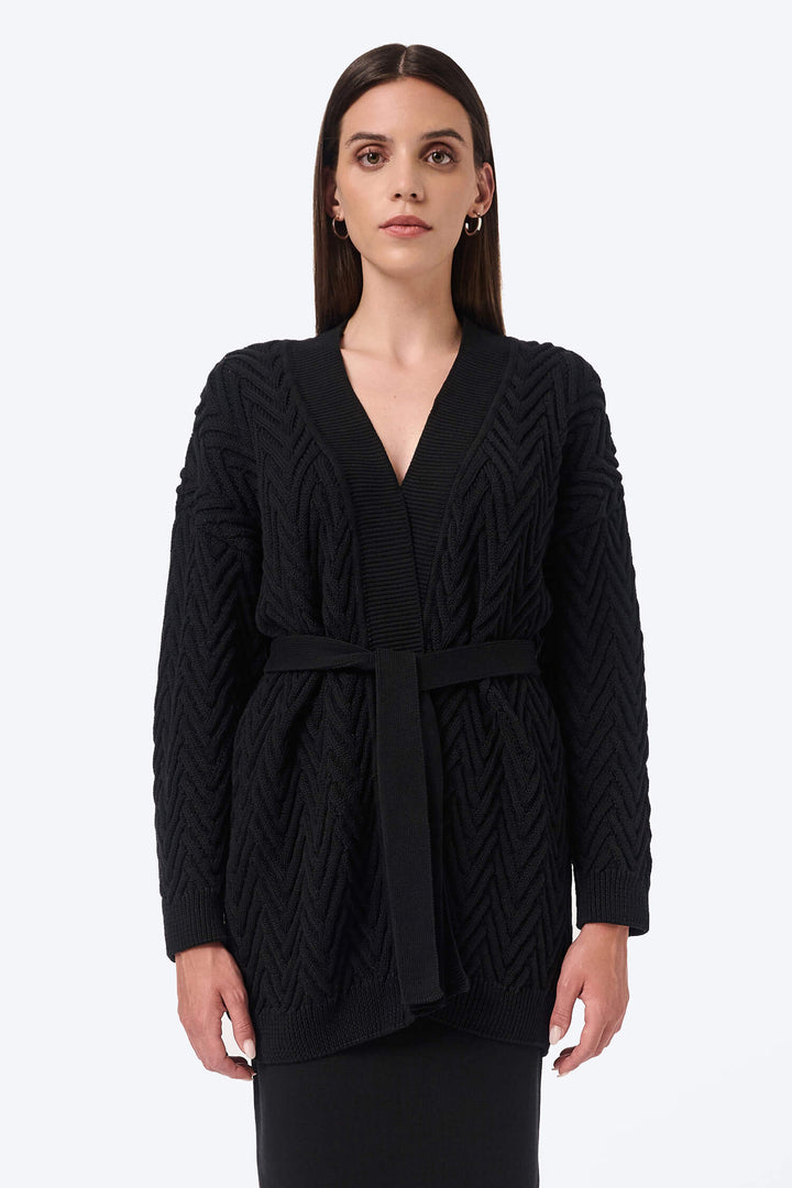 Gestrickte lange Fischgrat-Linien-Strickjacke