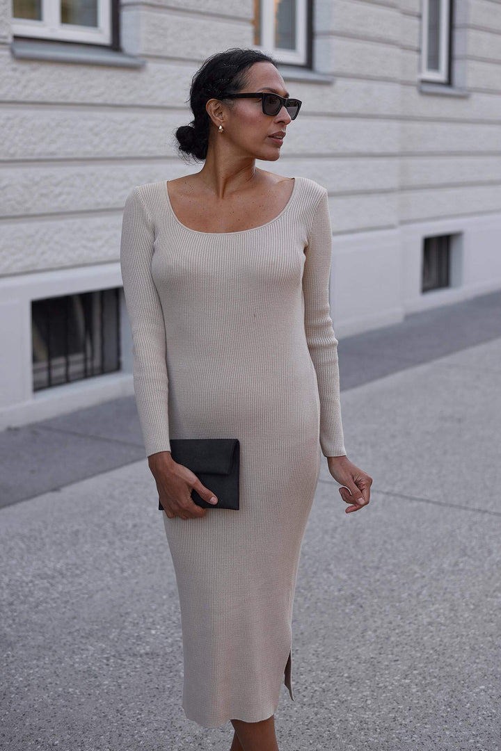 Knitted long-sleeved round neck dress