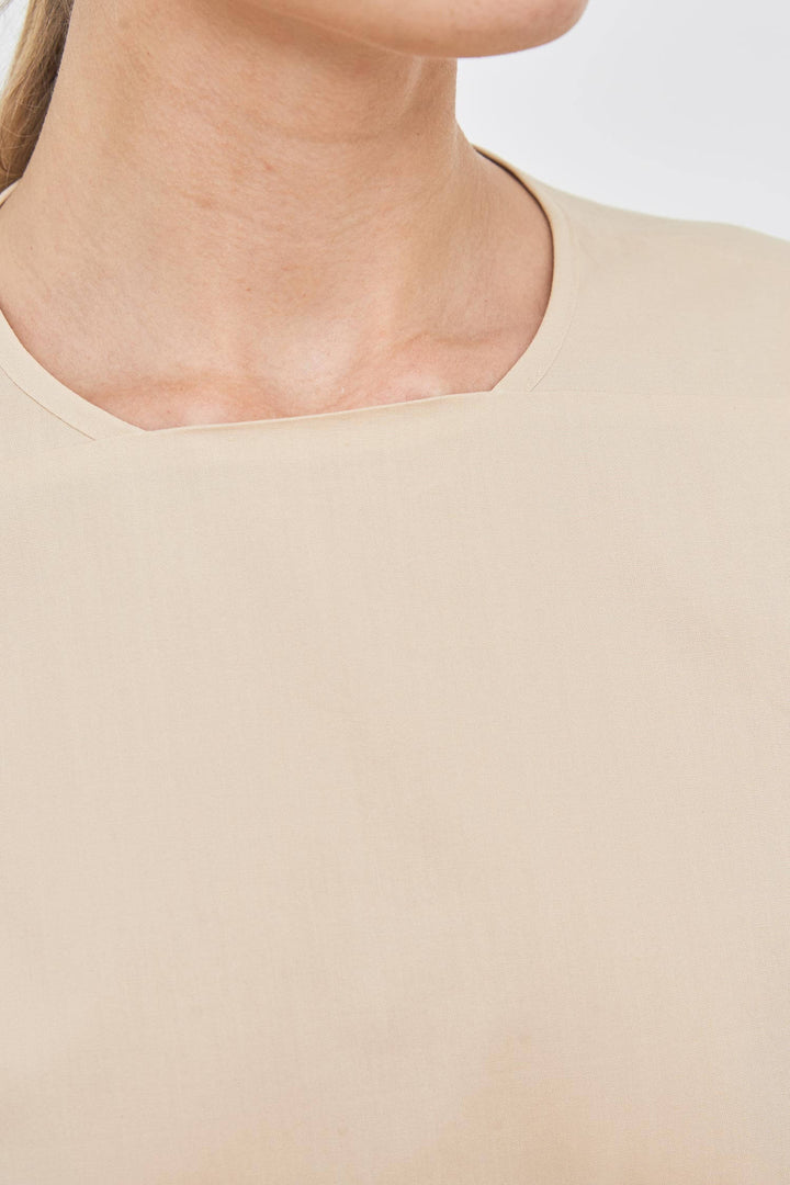 Straight neckline detail blouse