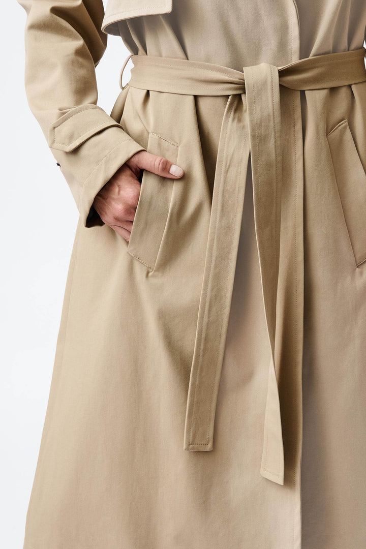 Water-resistant classic trench coat