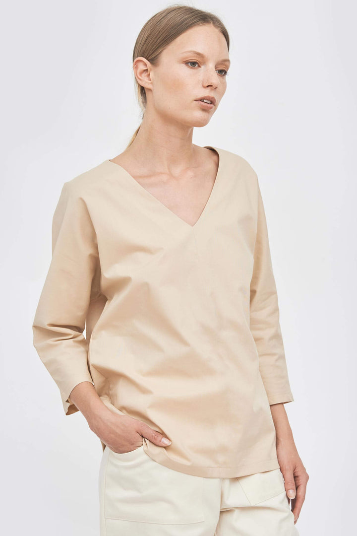 V-neck 3/4 sleeve blouse