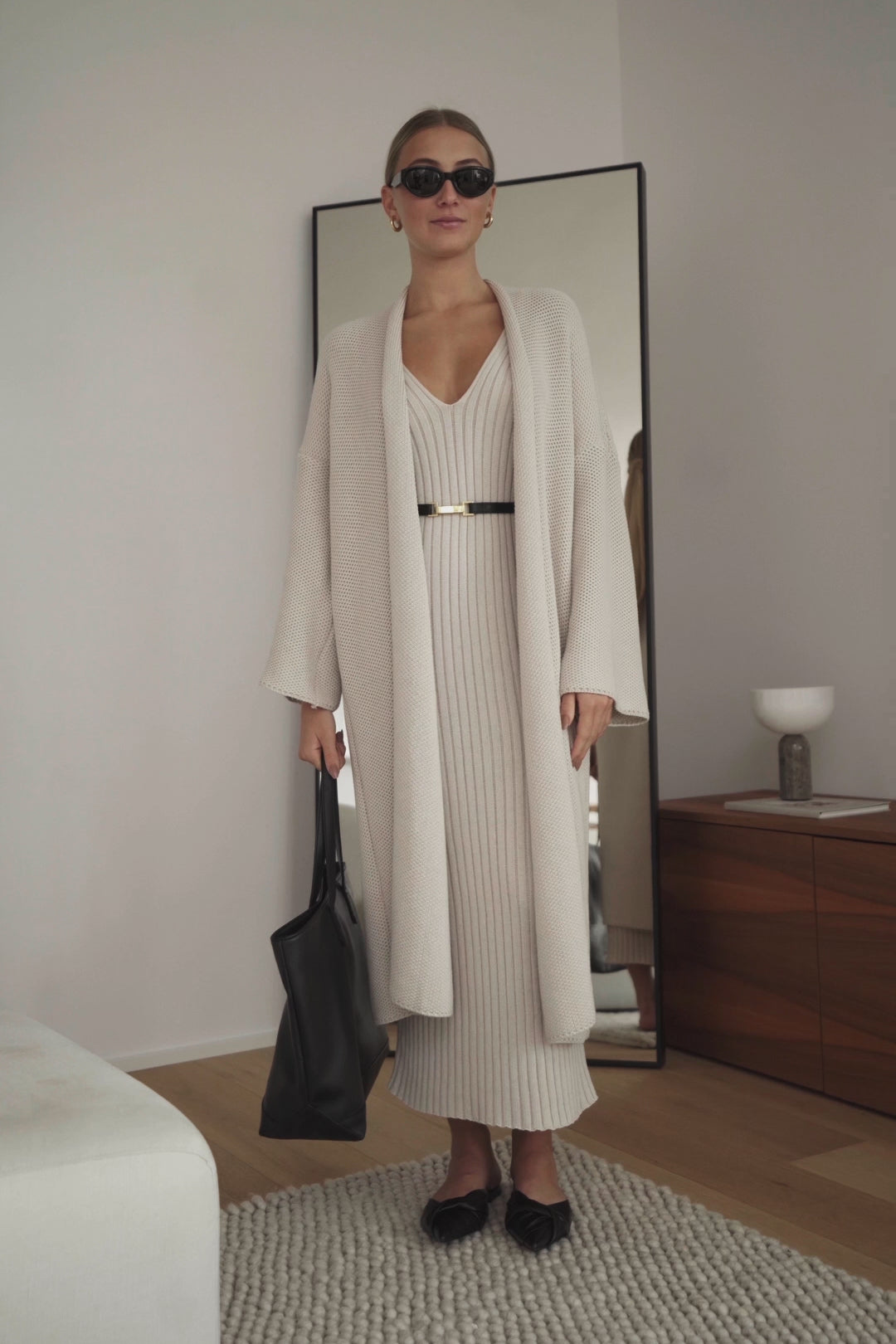 Gestrickter Pinpoint-Cardigan-Mantel in Schwarz