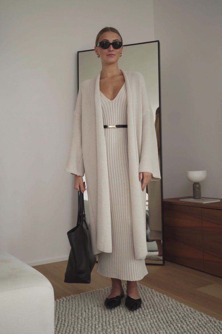 Gestrickter Pinpoint-Cardigan-Mantel in Schwarz