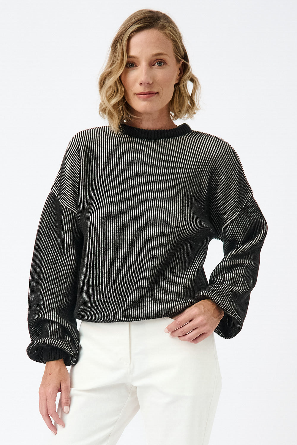 Knitted two-tone pullover