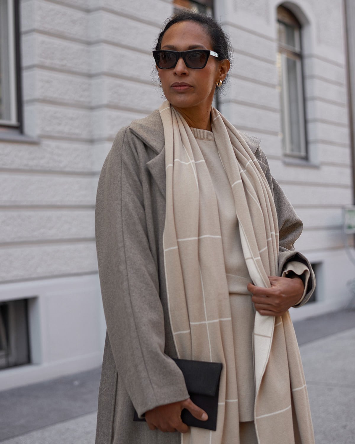 Knitted checked pattern scarf
