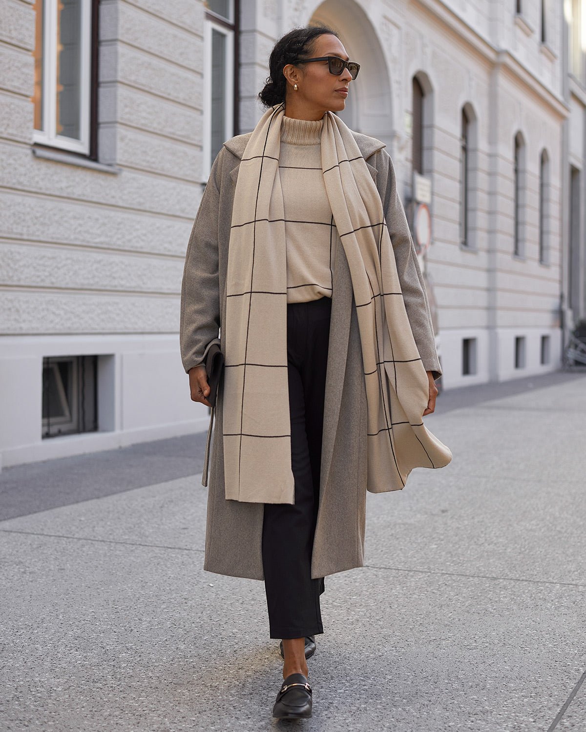 Knitted checked pattern scarf