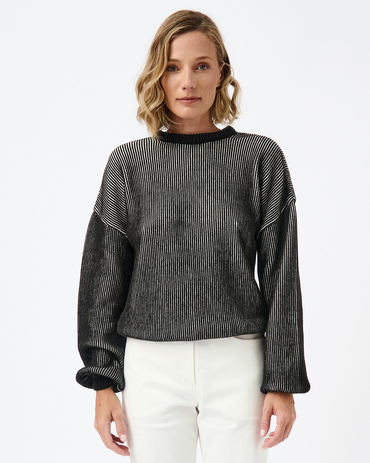 Knitted two-tone pullover