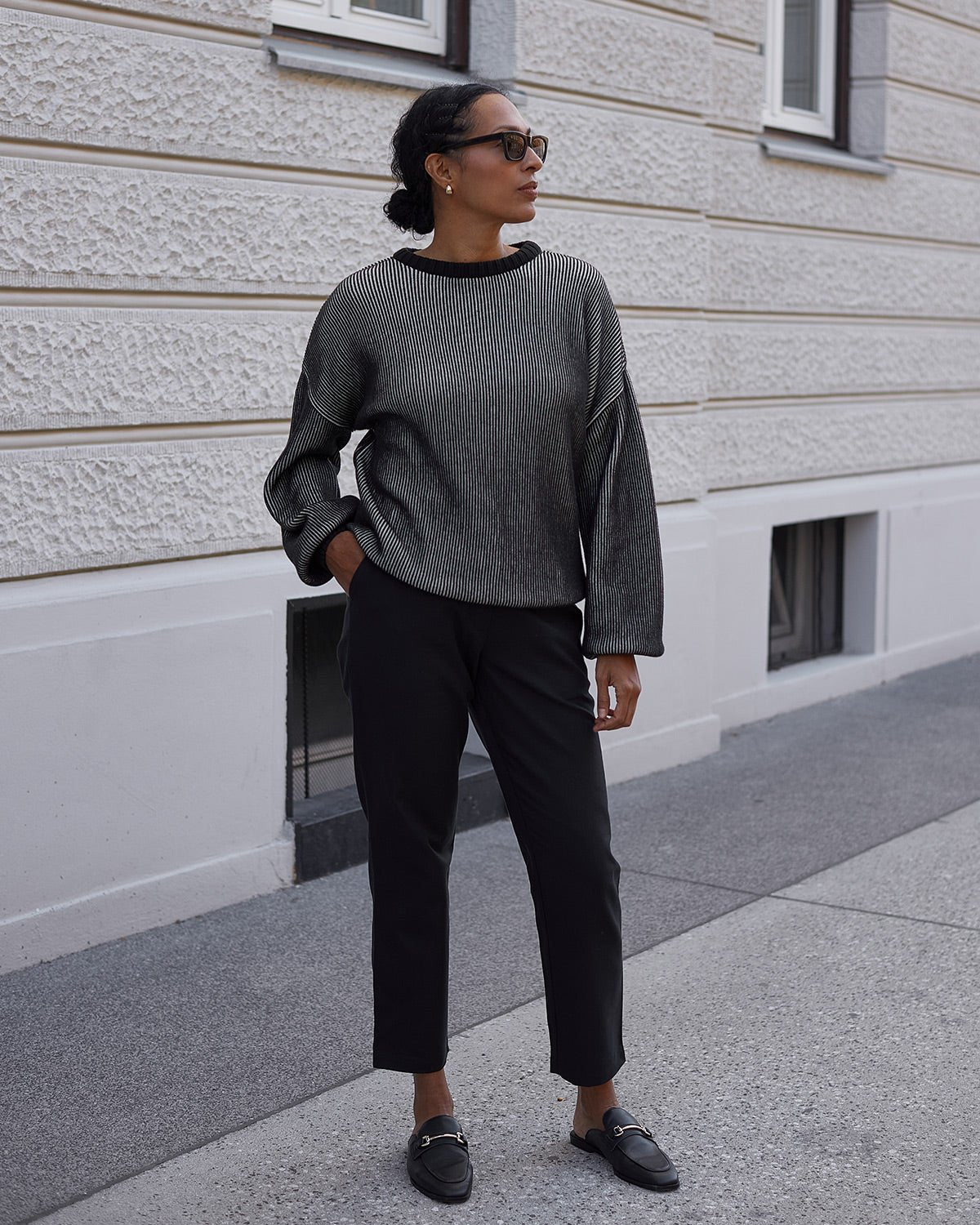 Knitted two-tone pullover