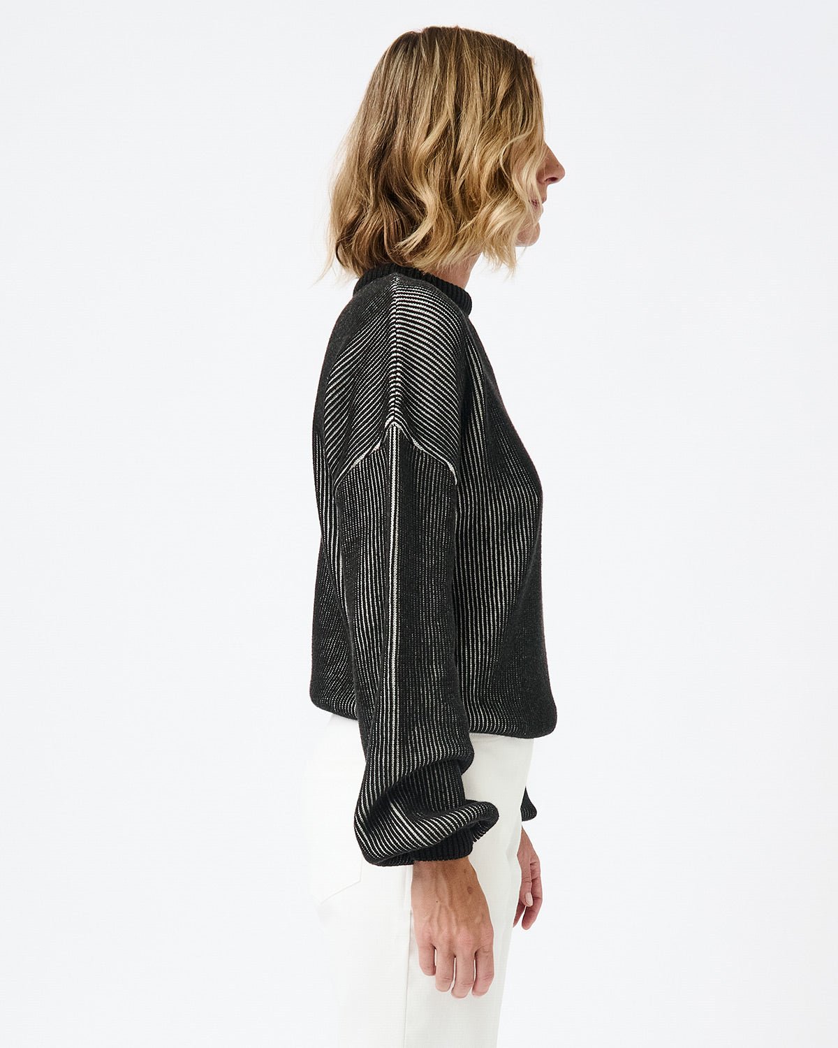 Knitted two-tone pullover