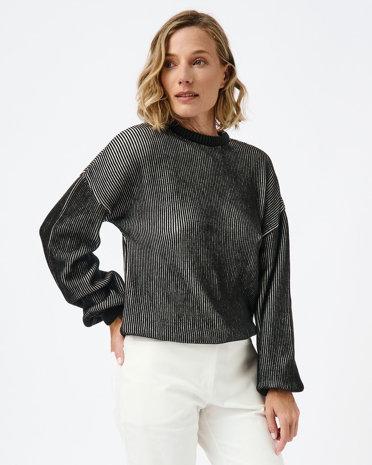 Knitted two-tone pullover