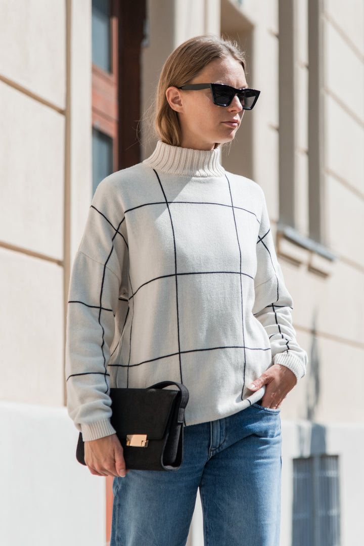Knitted checked pattern pullover