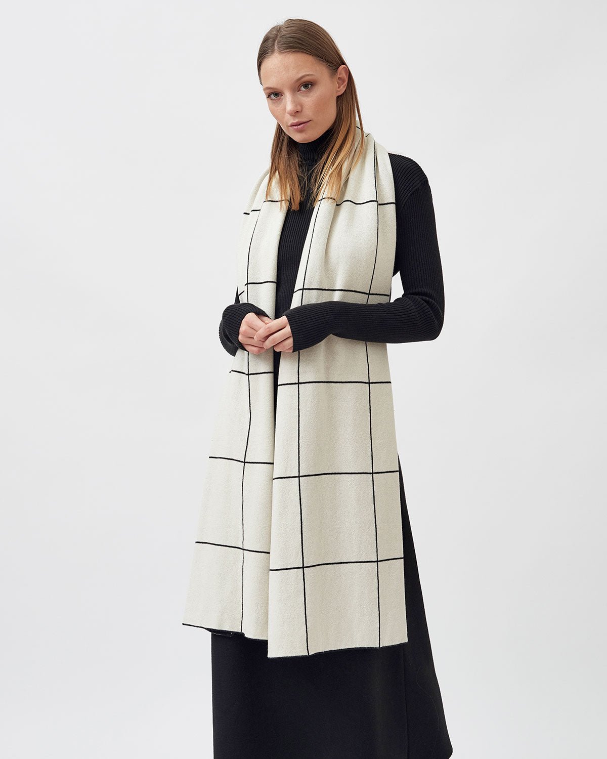 Knitted checked pattern scarf